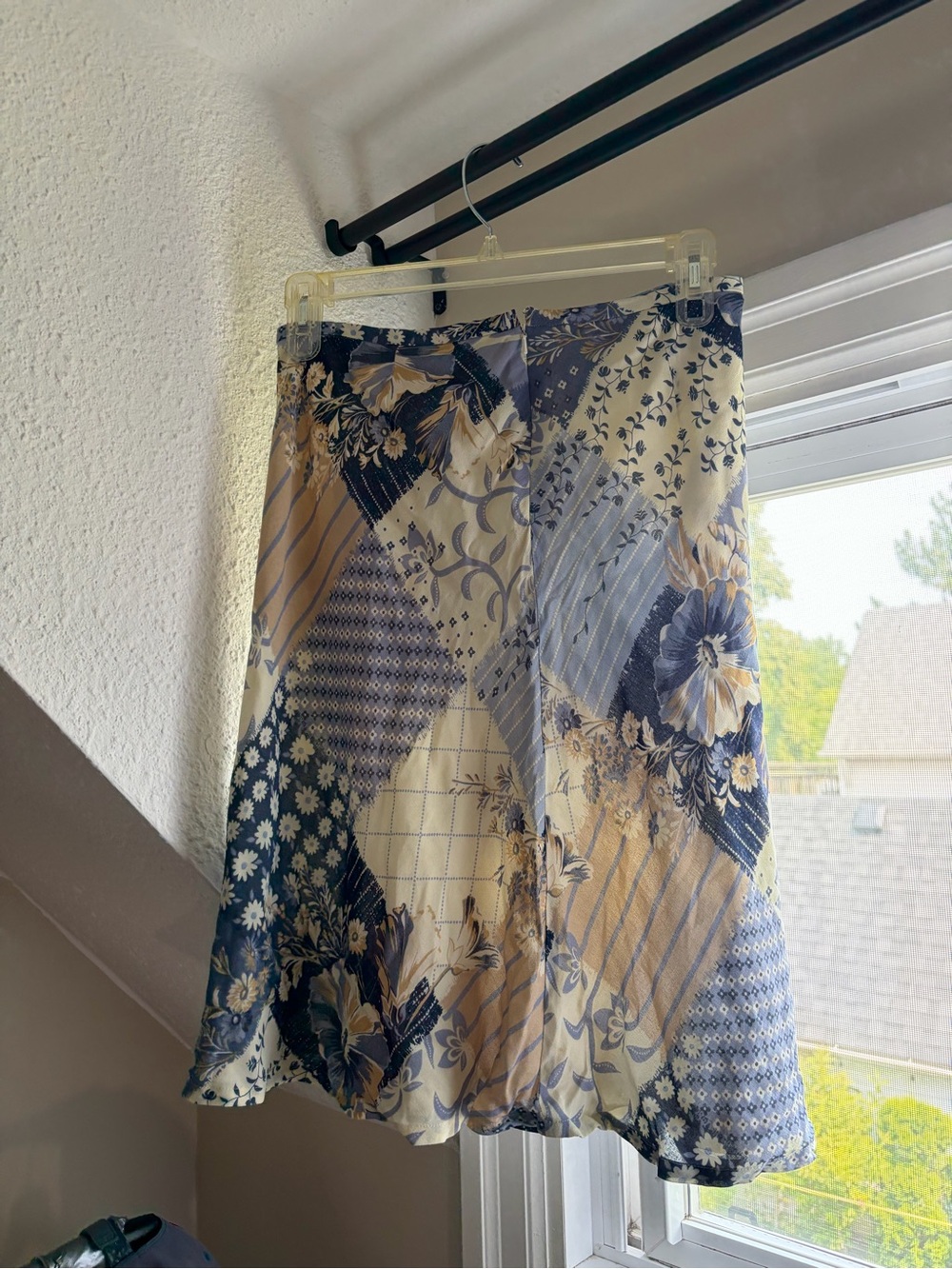 Liz Claiborne Blue & Cream Floral Patchwork Slip Skirt size 6 - Picture 2 of 6